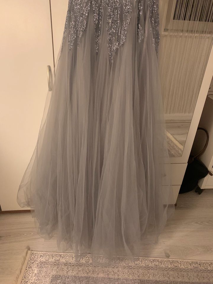 Ballkleid mit Steinen in Gelsenkirchen