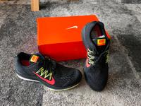 NEU Nike Zoom Winflo 5 44 schwarz volt Sneaker Niedersachsen - Braunschweig Vorschau