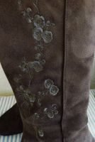 Stiefel mit Blumenmuster in Wildlederoptik / neuwertig / braun Berlin - Westend Vorschau