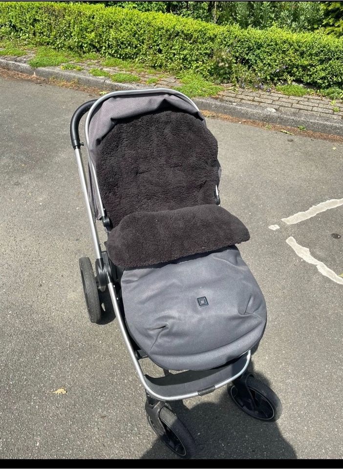 Moon Resea S Kinderwagen Anthrazit inkl. Zubehör in Wuppertal