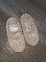 H&M Ballerina Tanzschuhe Leder Schläppchen Glitzer Schleife 28 29 Nordwestmecklenburg - Landkreis - Seehof Vorschau