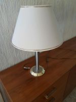 Lampe Silber/Gold  farbener Fuß der Schirm ist Beige Schleswig-Holstein - Kellinghusen Vorschau