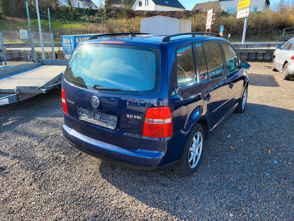 Volkswagen Touran2.0 FSI 110 kW(150 PS)Tüv 06.2026 Klimaautomatik in Kürten