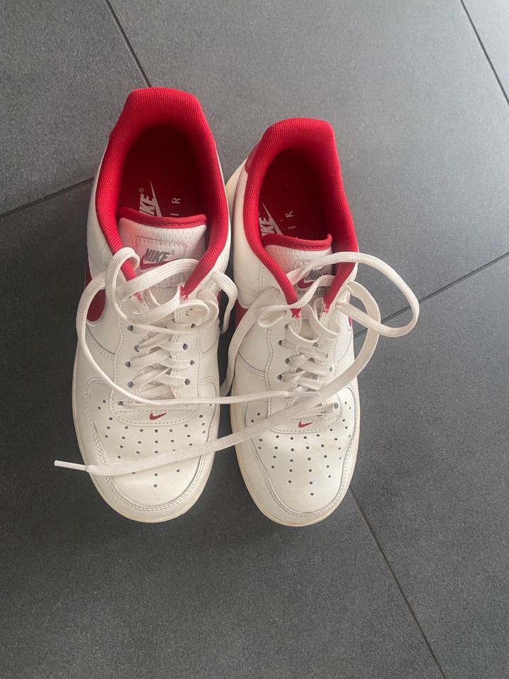 Nike Air Force 1 Sneaker weiß/rot in Berlin