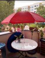 Gartentisch/Balkontisch mit Regenschirm. Berlin - Hellersdorf Vorschau
