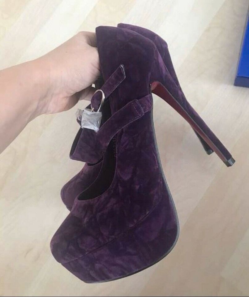 Purple Riemchenpumps gr.38 ungetragen lila violett high heels in Böhmenkirch