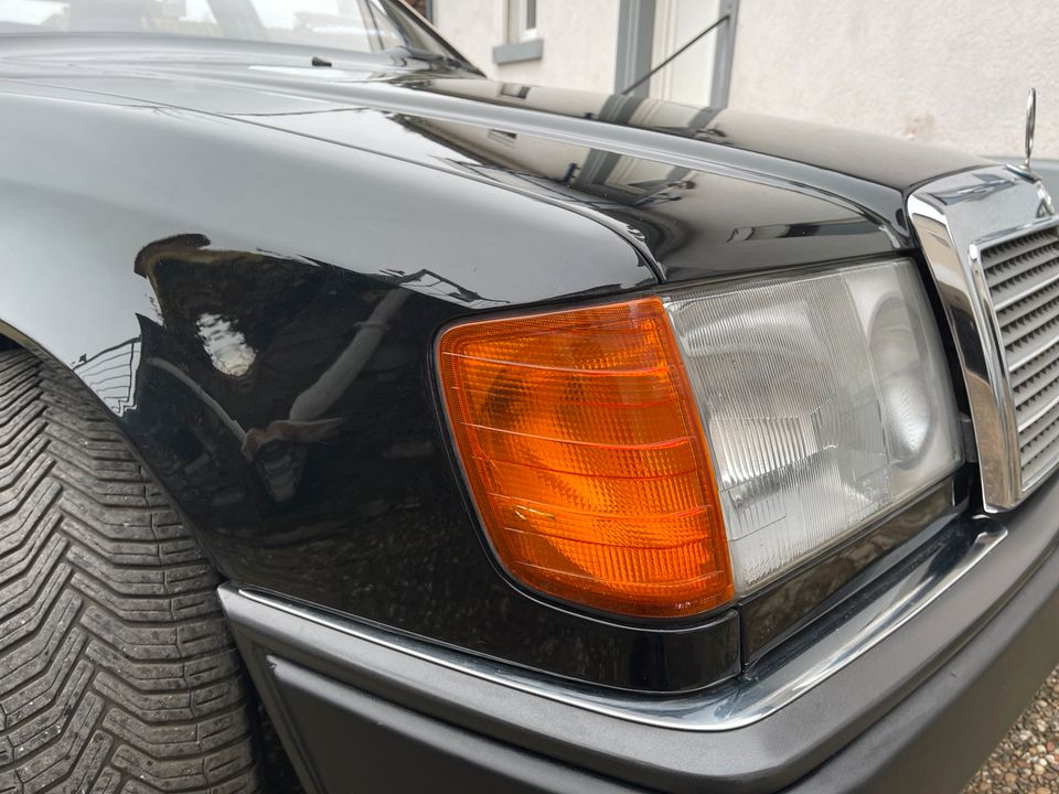 Mercedes Benz w 124 in Seeheim-Jugenheim