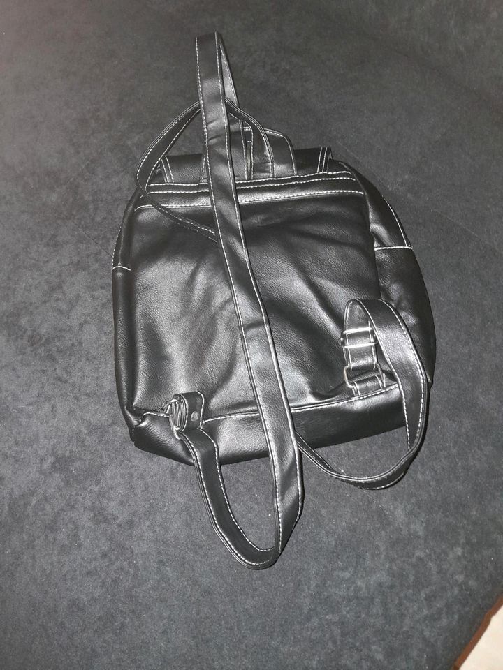 Moderne Damen Tasche Rucksack in Manderscheid (Bernkastel-Wittlich)