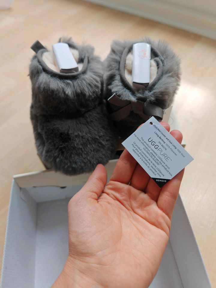 UGG baby NEU, 100% Wolle Innenfutter in Berlin