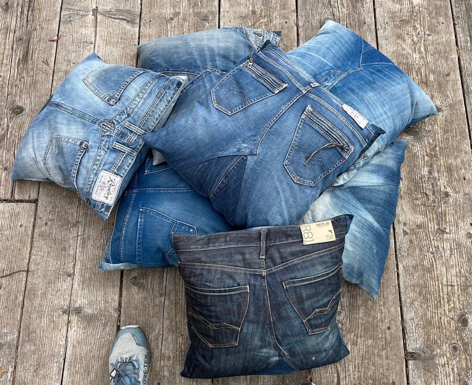 Selbstgenähte Replay Jeans Kissen in Eppingen