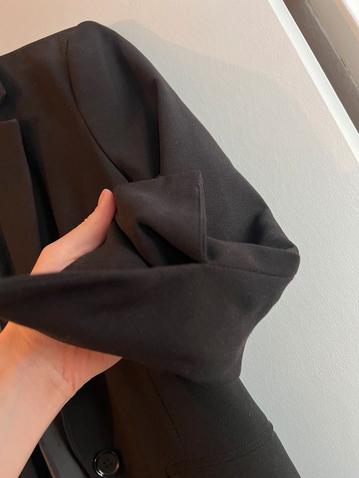 Bershka Jacke Jackett Blazer schwarze wie neu große S-M in Berlin