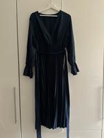Dunkelblaues Plisseekleid Thüringen - Meiningen Vorschau