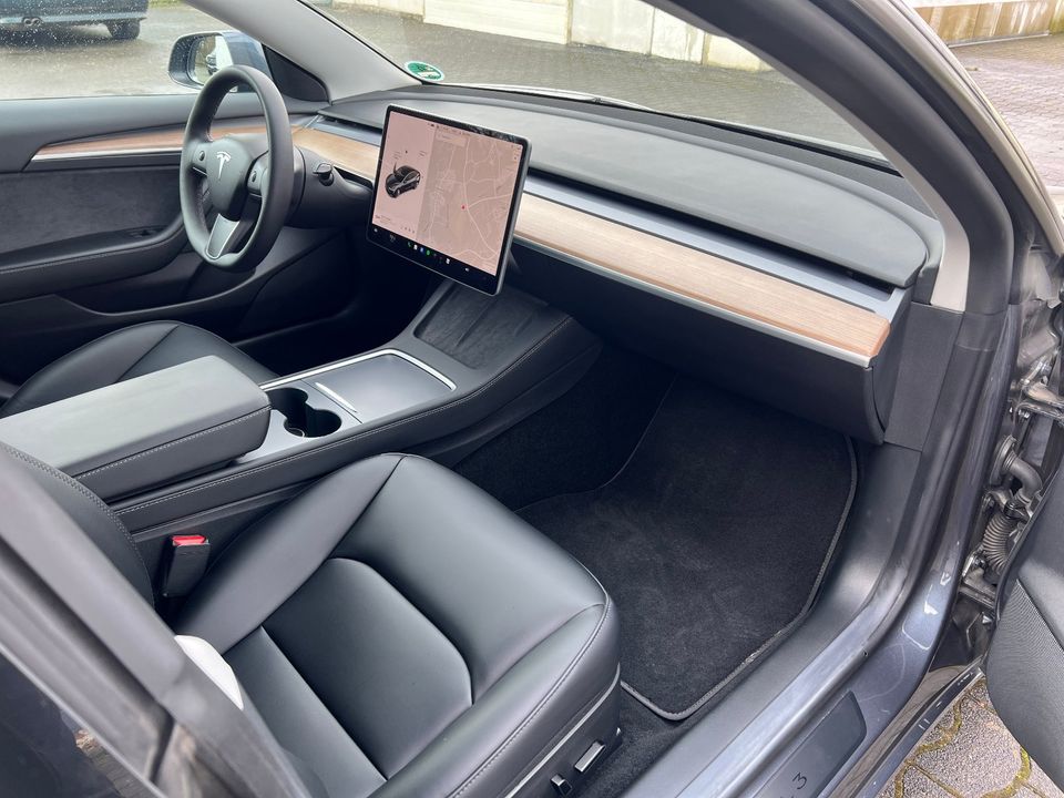 Tesla Model 3 Long Range Dual Ryzen 19" Autopilot in Enger