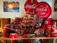 Coca Cola Coke Sammlung Dosen Flaschen Lastwagen Blechschild uvm. Bayern - Landshut Vorschau