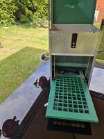 Geflügelfutterautomat mit Trittplatte,verzinkt..wie NEU..Feed o-M Niedersachsen - Uplengen Vorschau