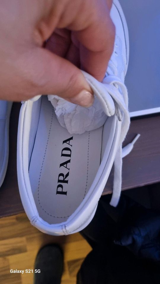 Original Prada Sneaker  Neue nicht getragen  Mit Karton  Größe 40 in Emmerich am Rhein