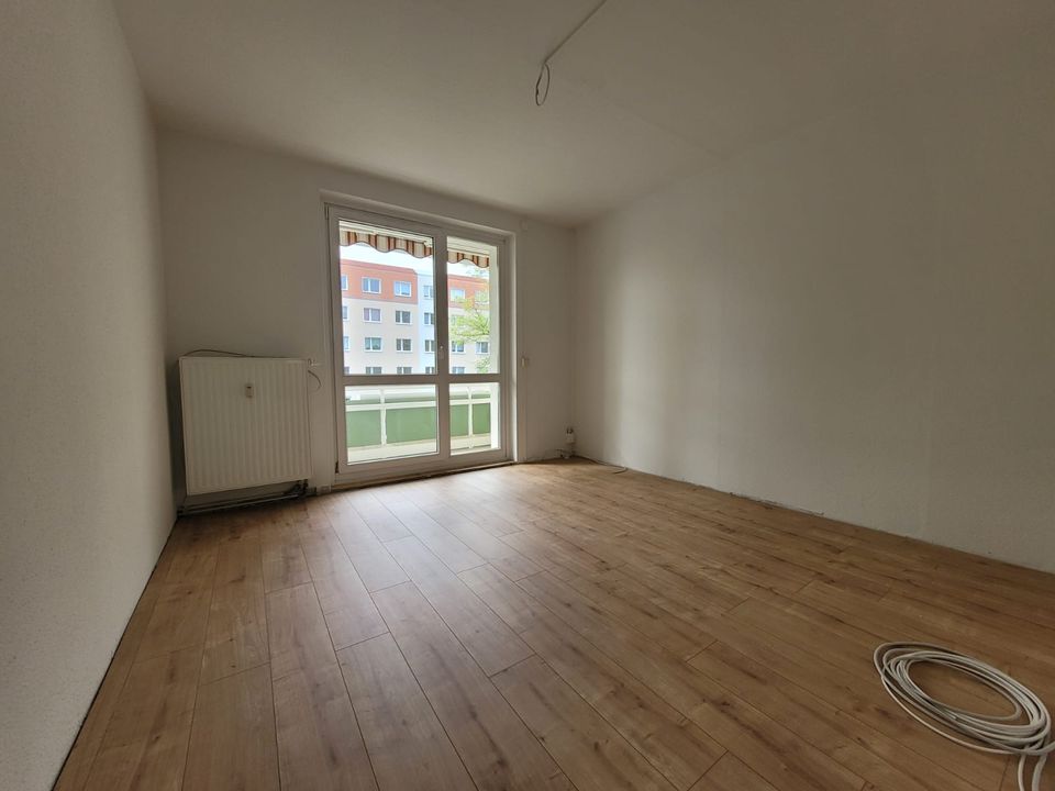 ERSTBEZUG mit Balkon und neuem Laminatboden in Kappel! in Chemnitz