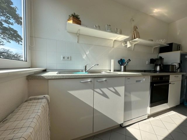 Modernisiertes Haus mit Praxisräumen im EG, Wohnen im OG. Preis VHB in Nordstrand