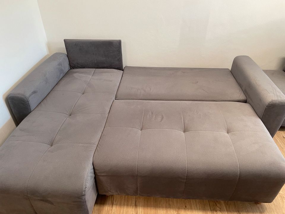 Ecksofa + Hocker (220x160) in Hannover