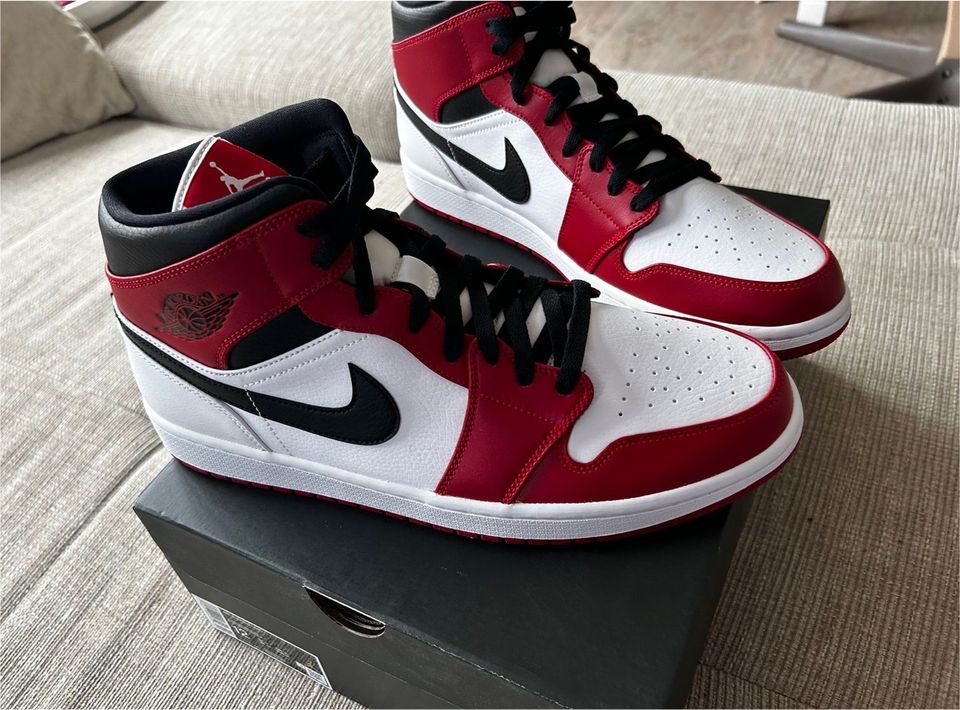 NEU Air Jordan 1 Mid Chicago / EU 46/US 12 OVP in Norderstedt