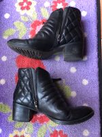 Clarks Schuhe Stiefeletten schwarz Größe 40 Bikerboots Köln - Immendorf Vorschau