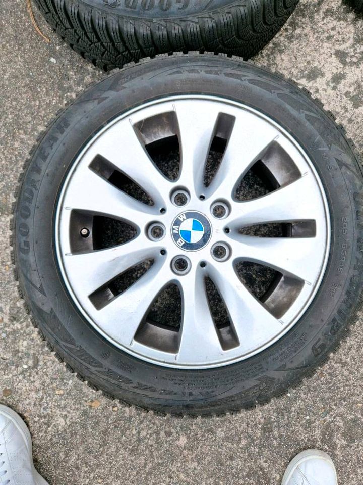 4× original BMW 1er Alufelgen 16 Zoll Winterreifen 205/55 R16 6mm in Esslingen