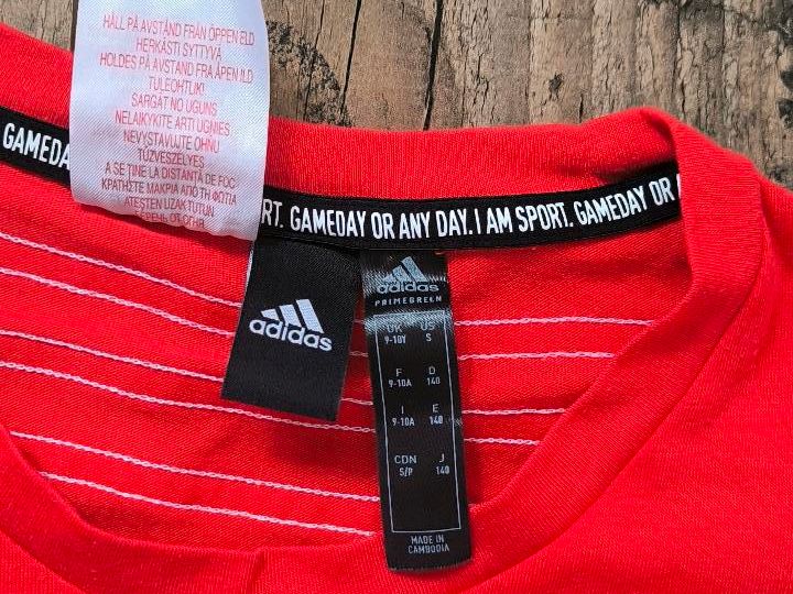 T-Shirt Adidas rot 128 Mädchen in Wickede (Ruhr)