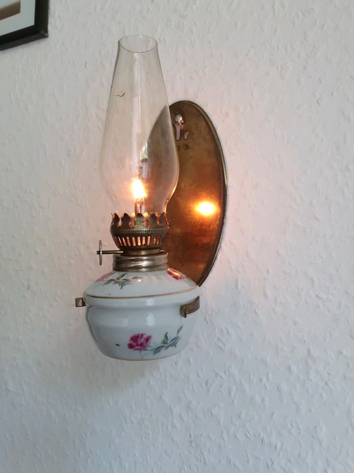 Öl Lampe Petroleum Licht mit wandhalterung Rosen porzellan in Dresden