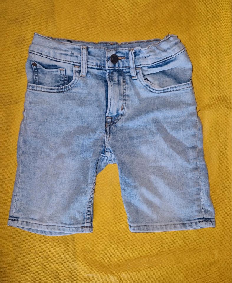 Coole kurze Short / Jeans Hose in Größe 116 / 5-6 Jahre von H&M in München