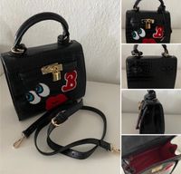 Sassy Classy Tasche Umhängetasche Schwarz mit Patches  wNeu Nordrhein-Westfalen - Langenfeld Vorschau