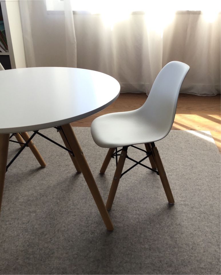Kindertisch & 2 Stühle Design Weiß in Brannenburg