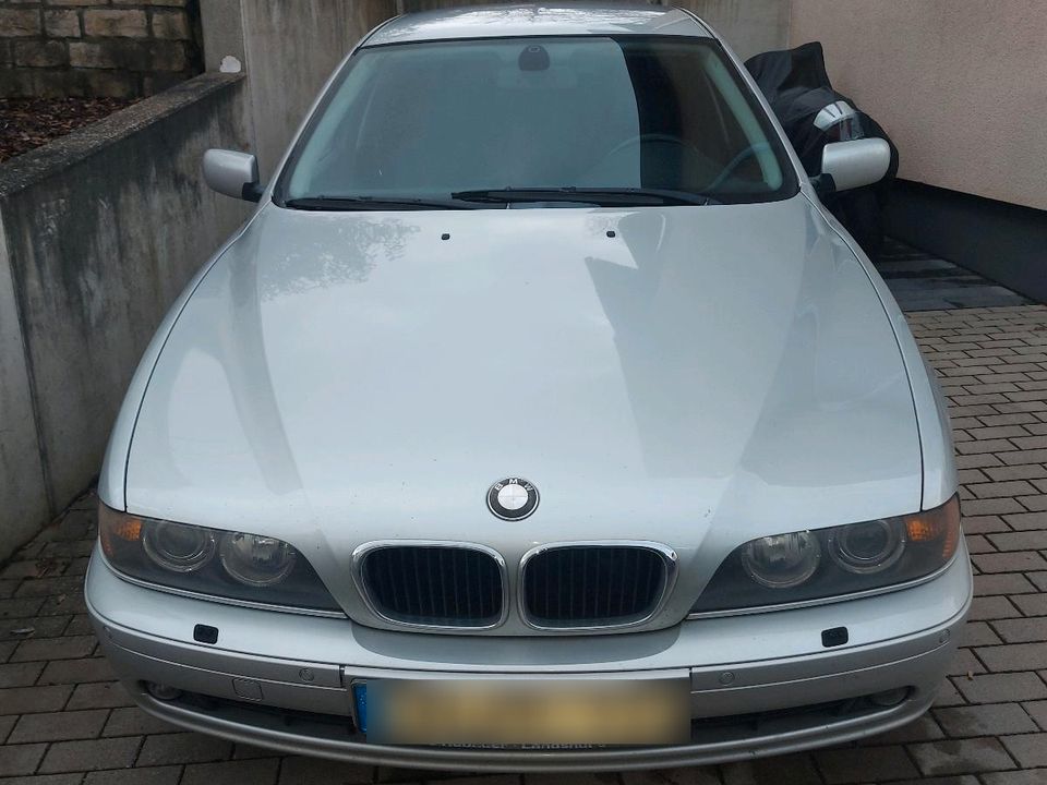 BMW 520i E39 in Saarburg