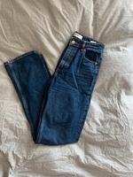 Dunkelblaue Straight Leg Jeans Reserved Sachsen - Limbach-Oberfrohna Vorschau