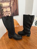 Lederstiefel 40 Stiefel Winterstiefel Damen sneaker Sandalen Berlin - Lichtenberg Vorschau