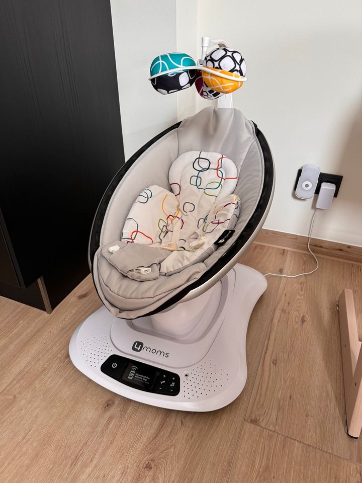 4 Moms Mamaroo Wippe mit Neugeboreneneinsatz in Wiehl