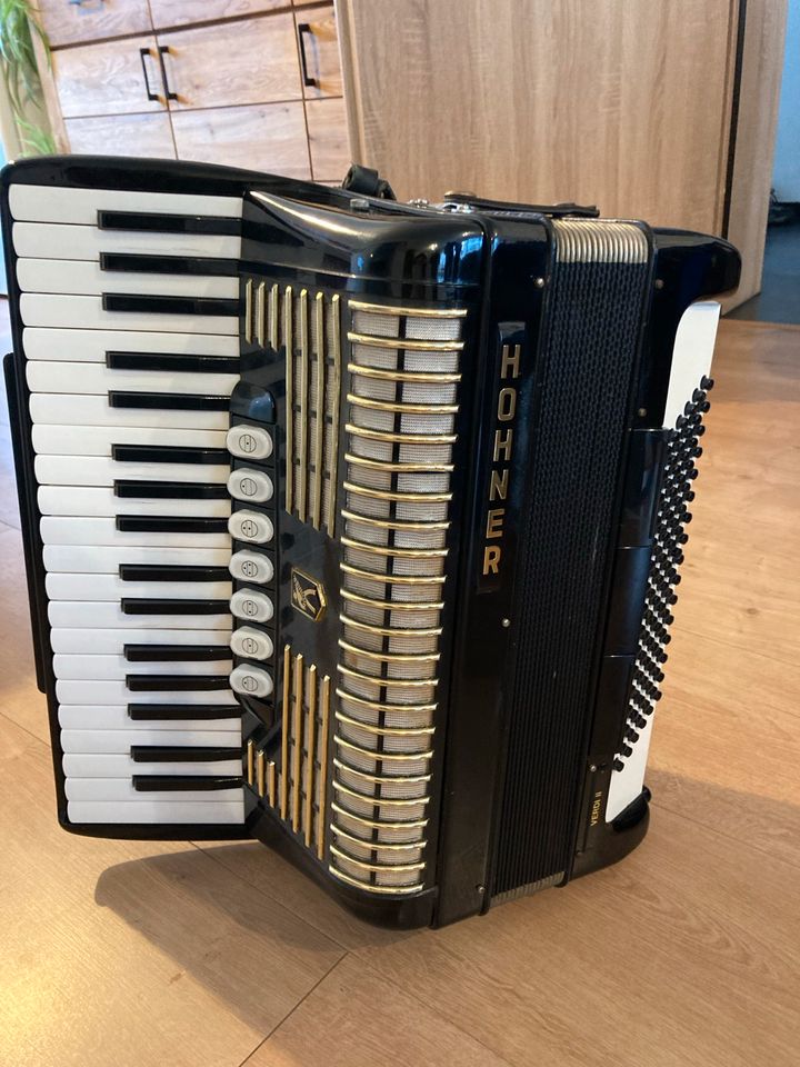 AKKORDEON HOHNER VERDI II mit Tragetasche in Wenden