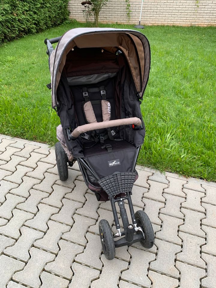 TFK Joggster lite, Kinderwagen mit Babywanne und viel Zubehör in Pohlheim