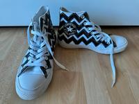 Converse Chuck Taylor Chucks Schwarz/Weiß Zickzack Größe 38 Hessen - Fulda Vorschau