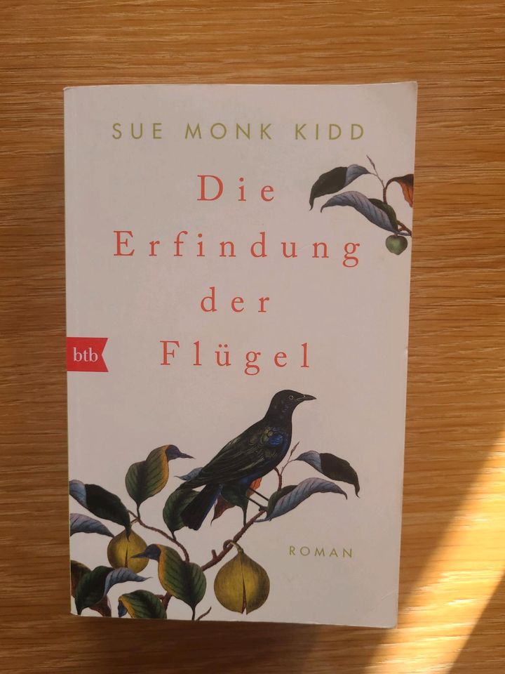 Buch: Die Erfindung der Flügel von Sue Monk Kidd in Thierhaupten