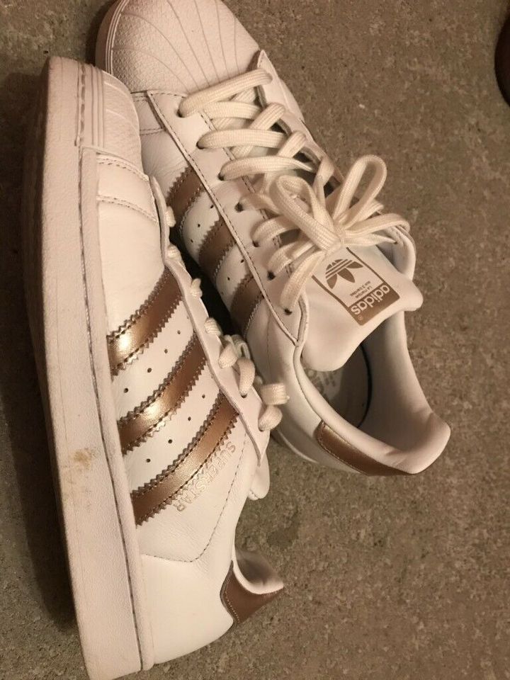 Adidas Superstar, Turnschuhe, weiß-bronze, 40 2/3 in Weißdorf