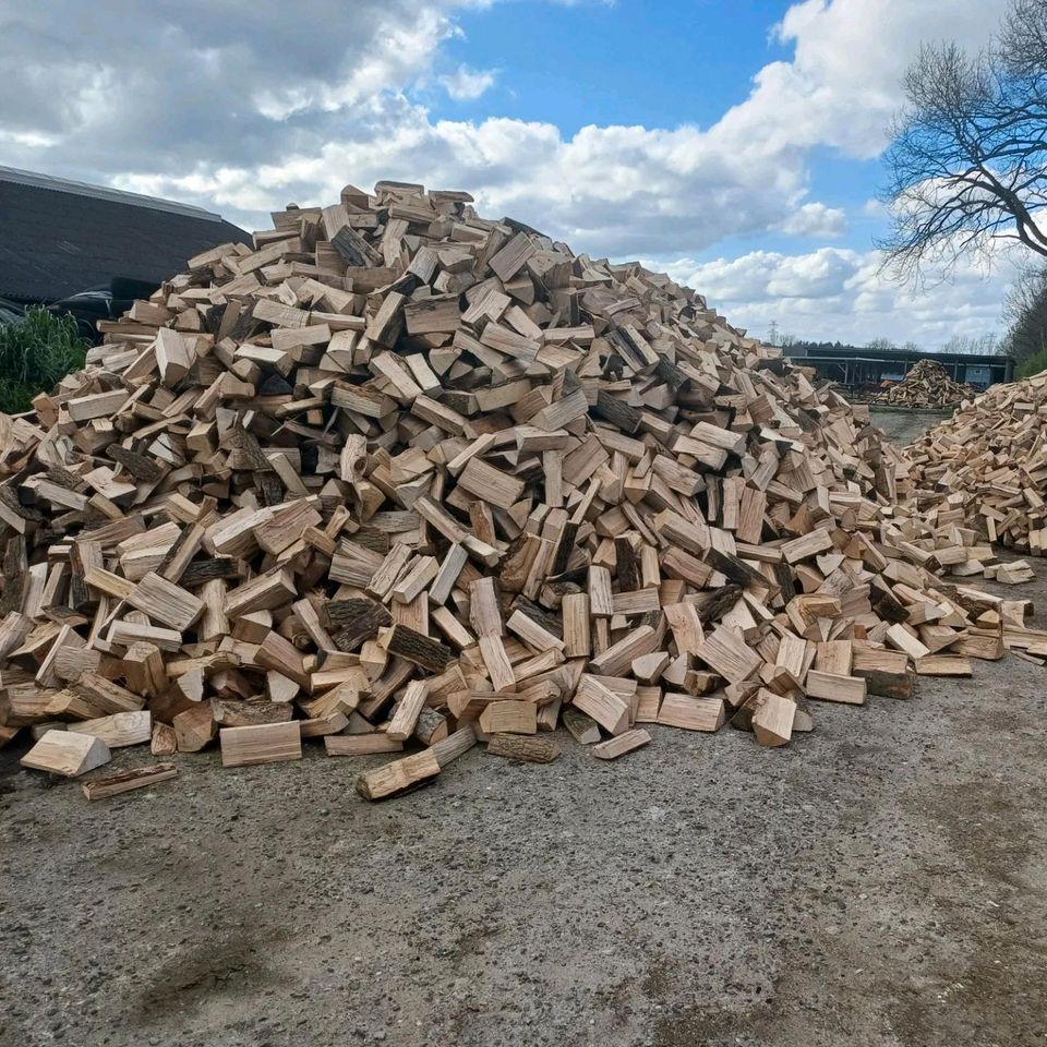 Kaminholz Brennholz Feuerholz in Gnutz