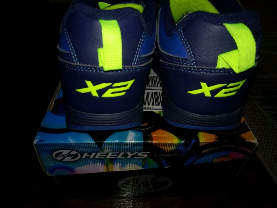 Original Heelys blau neongelb Gr.31 mit Karton+Zubehör in Hamburg