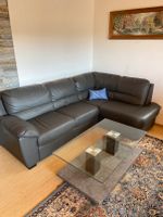Verkaufe wegen Haushaltsauflösung Leder Couch mit Glastisch Hessen - Ahnatal Vorschau