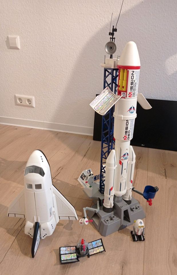 Playmobil Rakete mit Startrampe und Spaceshattle in Backnang