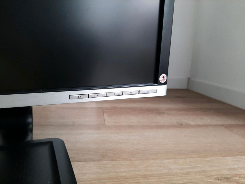 HP LA2205wg 22 Zoll Monitor silber schwarz höhenverstellbar in Essen