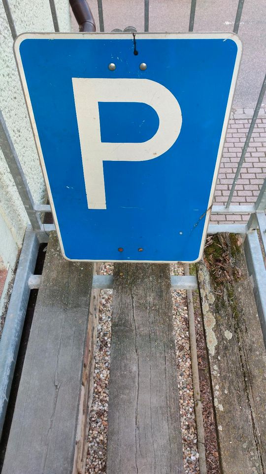 Parkplatzschild in Merseburg