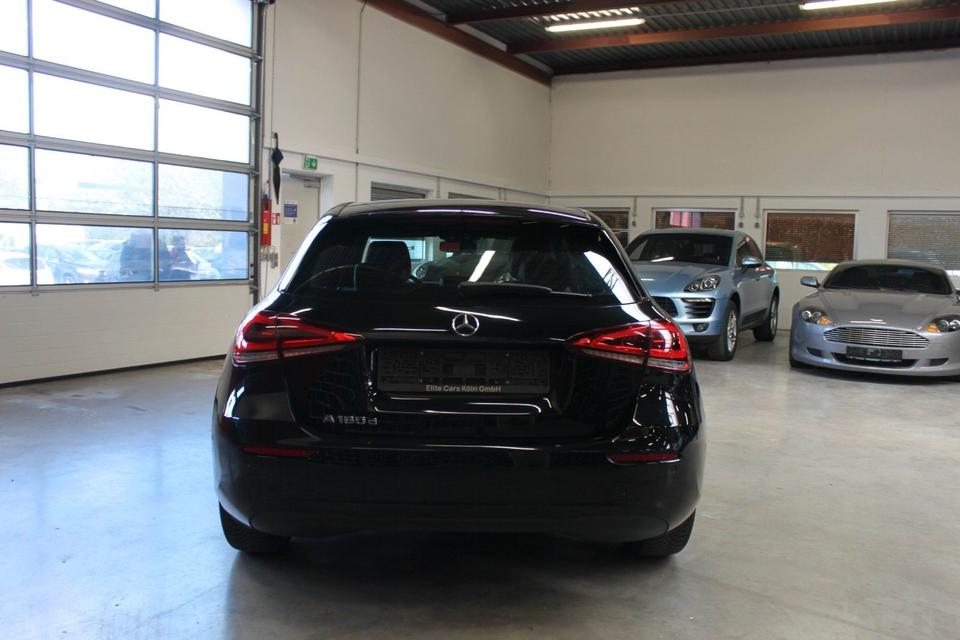 Mercedes-Benz A 180 Kamera*PDC*Alcantara*Navi*Spurhaltesystem* in Köln