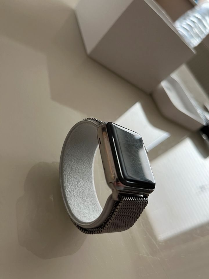 Apple Watch 2 Edelstahl mit Armbändern in Rostock