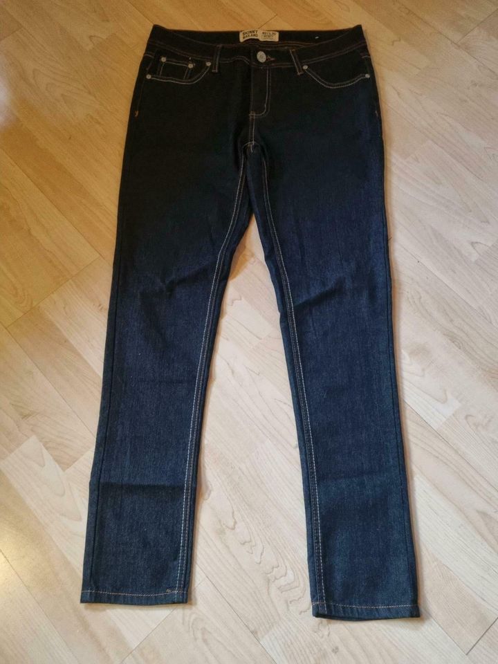 Jeans / Skinny neu gr.40 in Eschwege