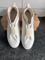 UGG Neutra Sneaker / Weiß/ Größe 41 Hessen - Egelsbach Vorschau